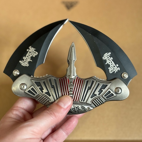 Vintage UFO Fantasy Knife with Stand - Picture 7 of 13